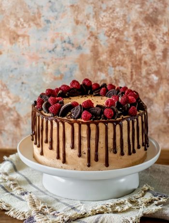 Шоколадова торта с малиново кули
